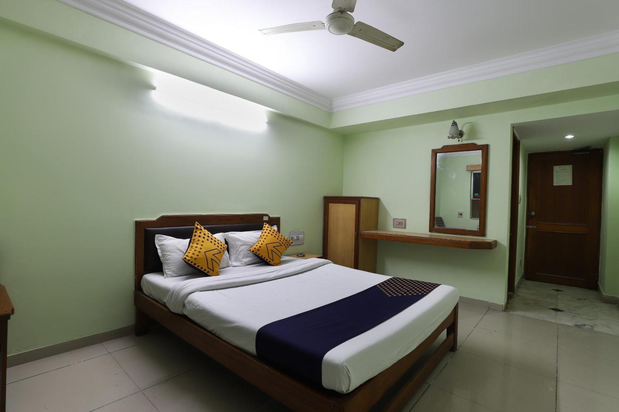 Spot On Hotel Hilltop Vadodara Exterior foto