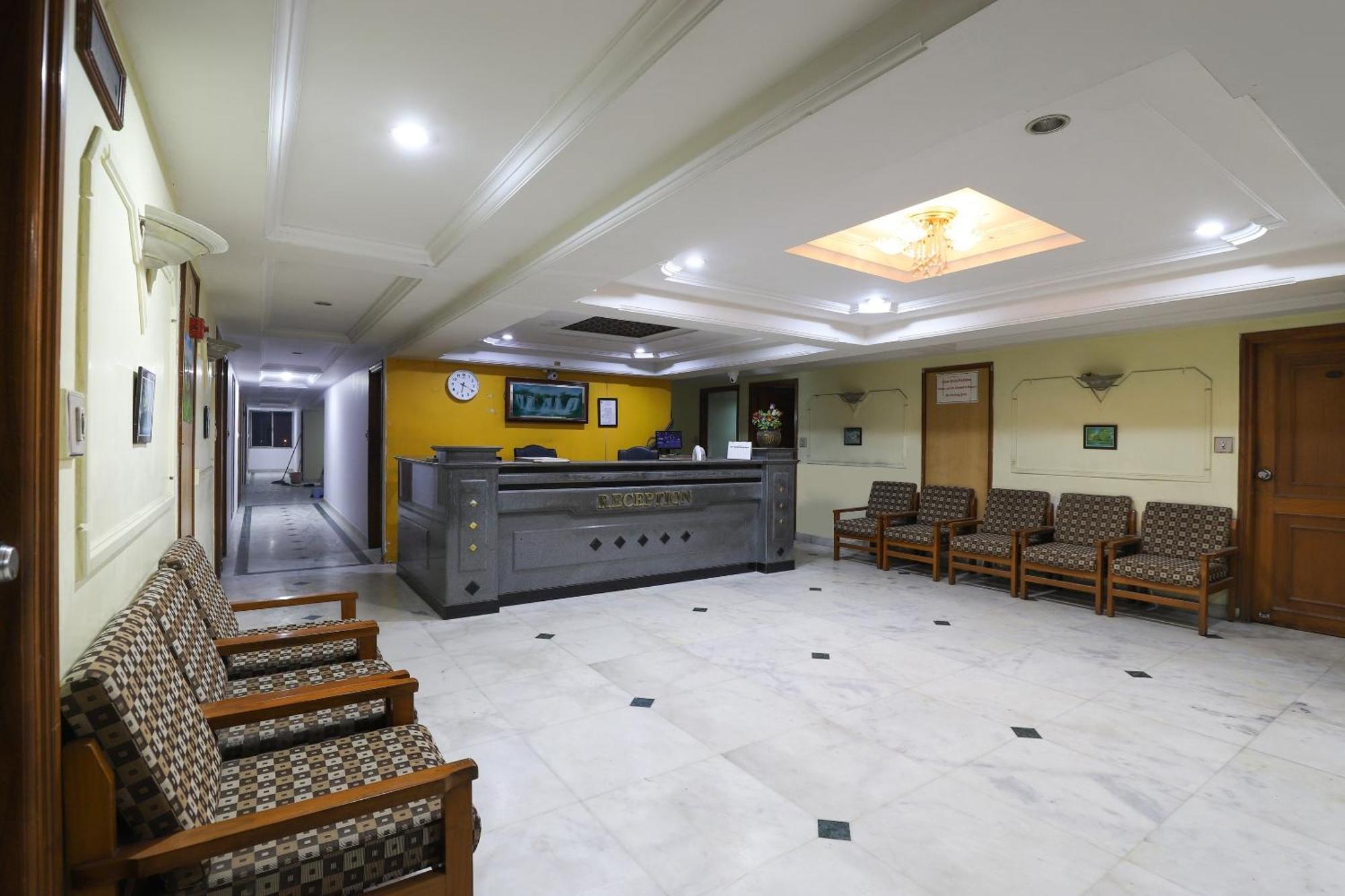 Spot On Hotel Hilltop Vadodara Exterior foto