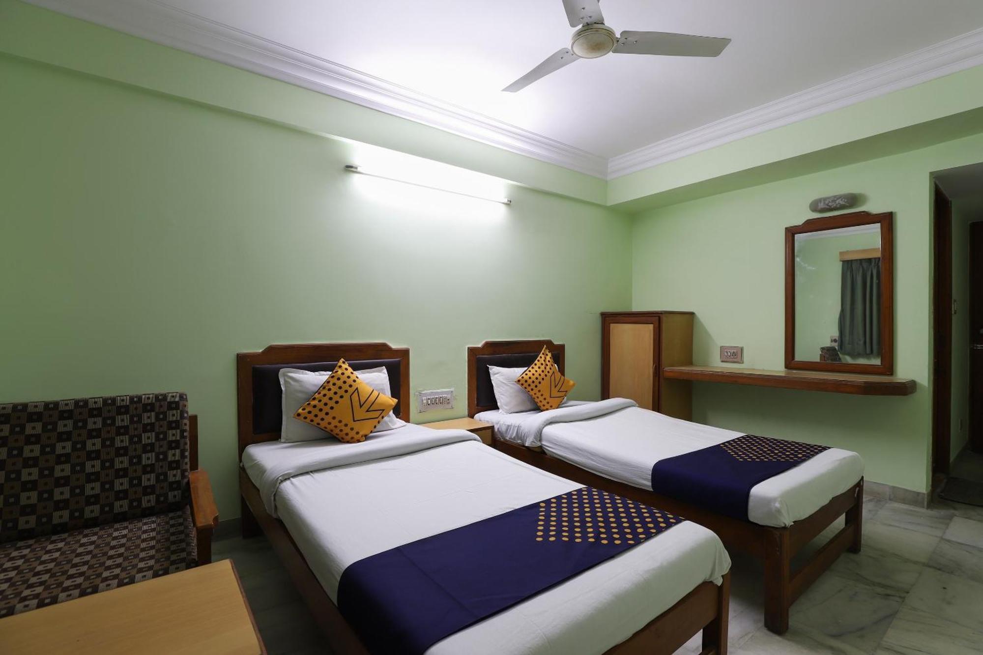 Spot On Hotel Hilltop Vadodara Exterior foto