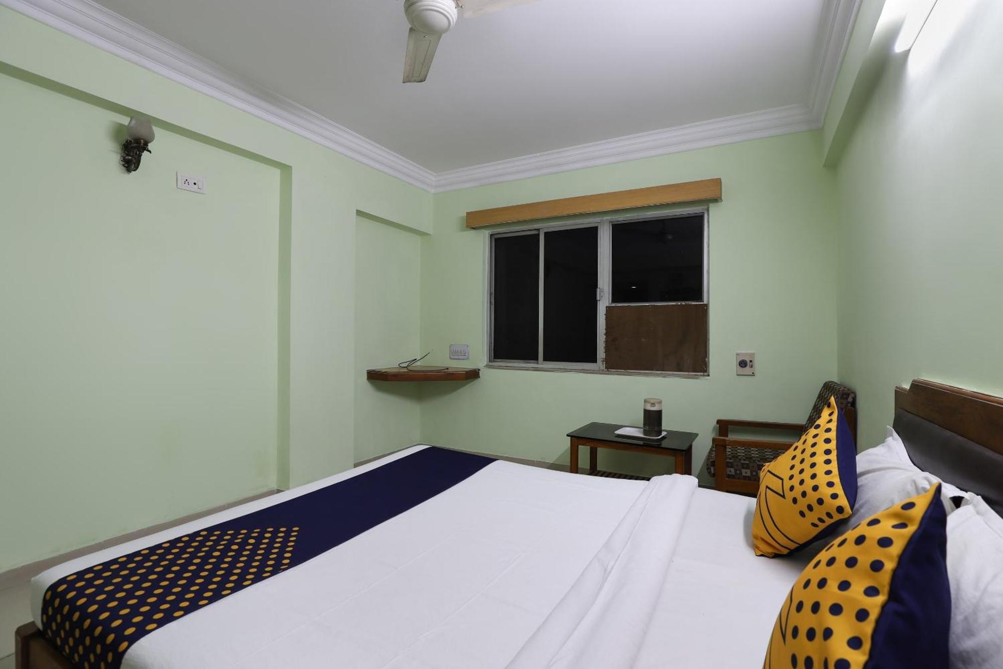 Spot On Hotel Hilltop Vadodara Exterior foto